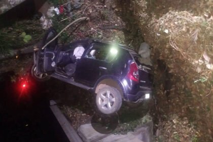 volcadura automovilistica en la tacambaro patzcuaro deja una persona herida