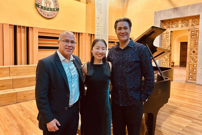 yoshiko arahata y jorge martinez brillan en el concierto de