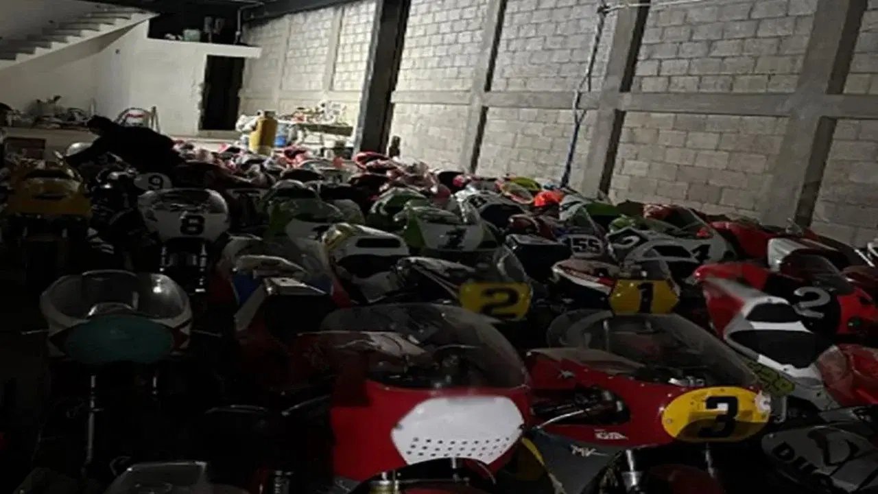 60 motos, droga y arte incautados en 4 cateos, Valle de México