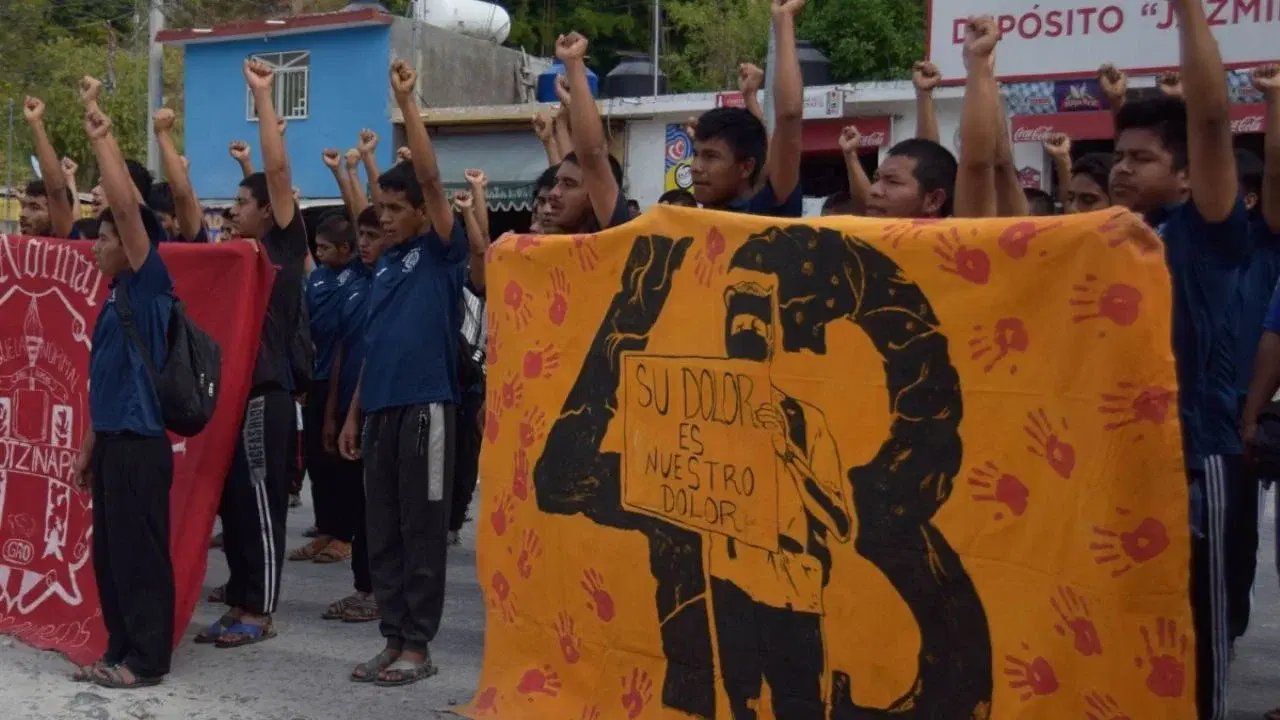 A 136 meses, padres de los 43 exigen respuestas en Iguala, Guerrero