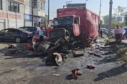 Accidente de camión de Coca-Cola en libramiento de Morelia, Michoacán