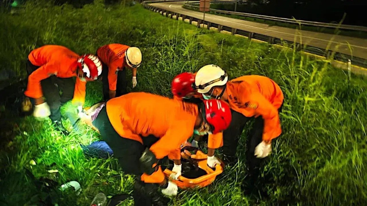 al menos 15 muertos y 19 heridos por volcadura de