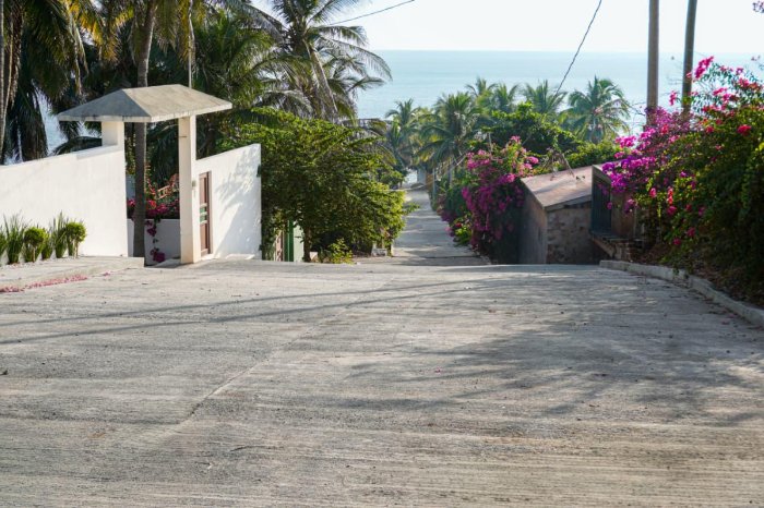 alcalde inaugura la calle morro agujerado en caleta de campos