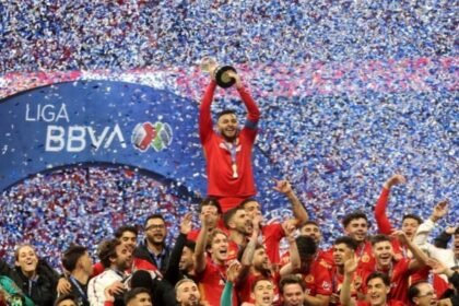 alexis vega se transforma en lider del toluca y conquista