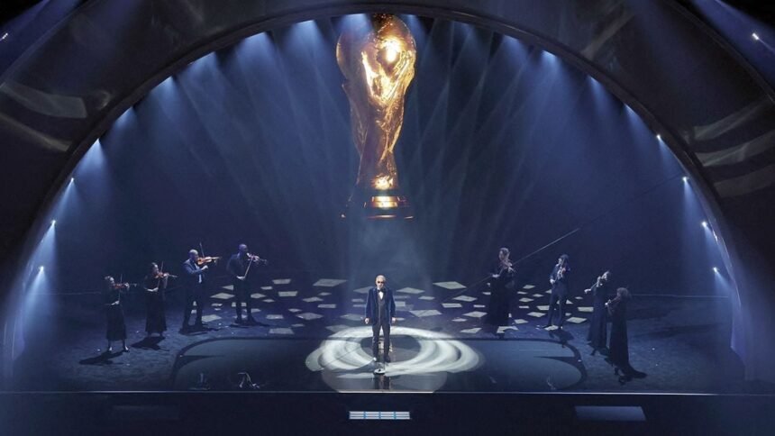 andrea bocelli ofrece interpretacion destacada al iniciar el sorteo del