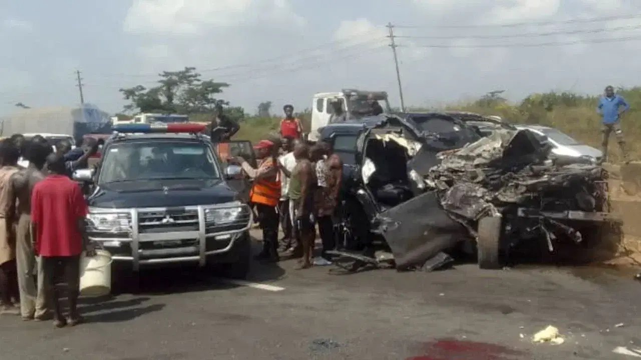 Anthony Joshua ileso tras choque; viajaba en la parte trasera