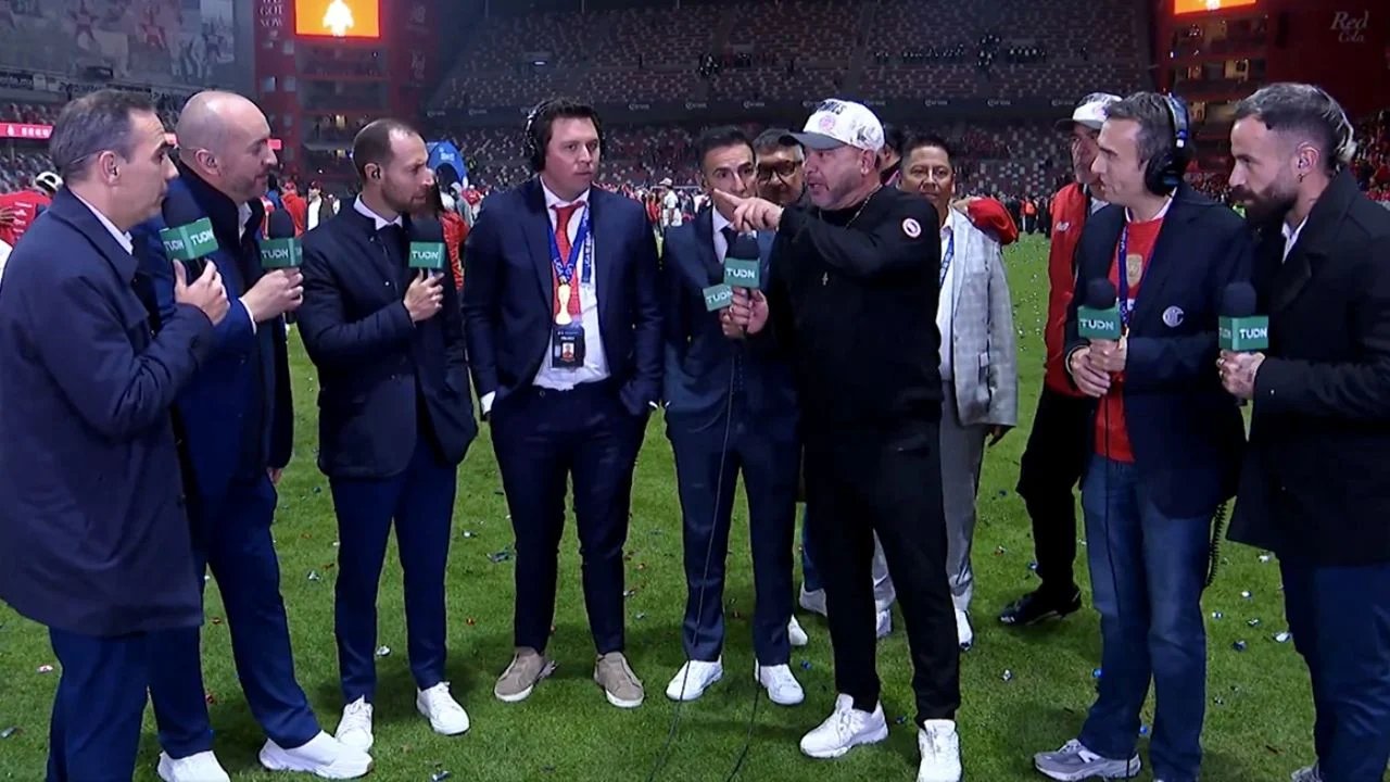 antonio mohamed critica duramente a david faitelson por cuestionar su