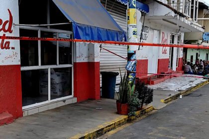 Asesinan a tendero a balazos dentro de su negocio en Peribán, Michoacán