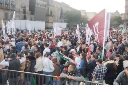 asistentes de la concentracion de sheinbaum llegan al zocalo desde