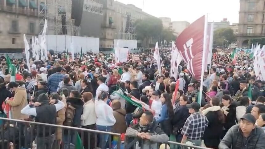 asistentes de la concentracion de sheinbaum llegan al zocalo desde