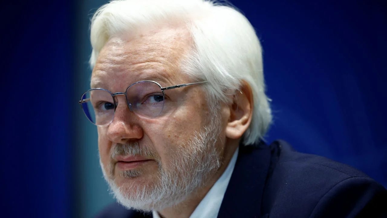 assange acusa a la fundacion nobel de facilitar crimenes de