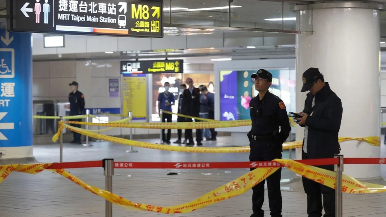 ataque con cuchillo y granadas de humo en taiwan provoca