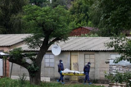 aumenta a 12 el numero de muertos por tiroteo en