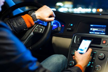 Aumentan malos hábitos al volante en la ciudad durante fiestas navideñas