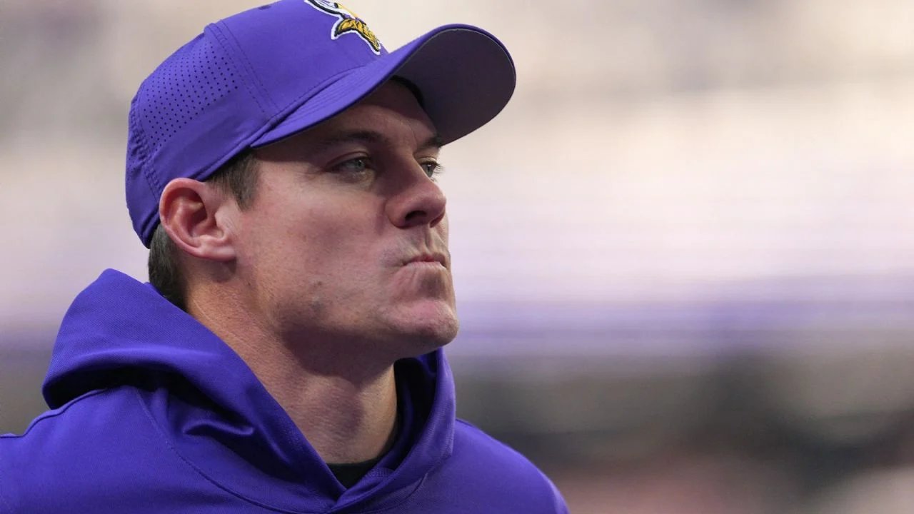 avion de los vikings de minnesota regresa a tierra por