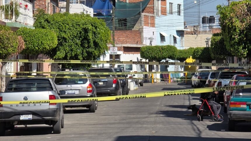 Balean fachada de vivienda en calle Libertad, colonia Rodríguez
