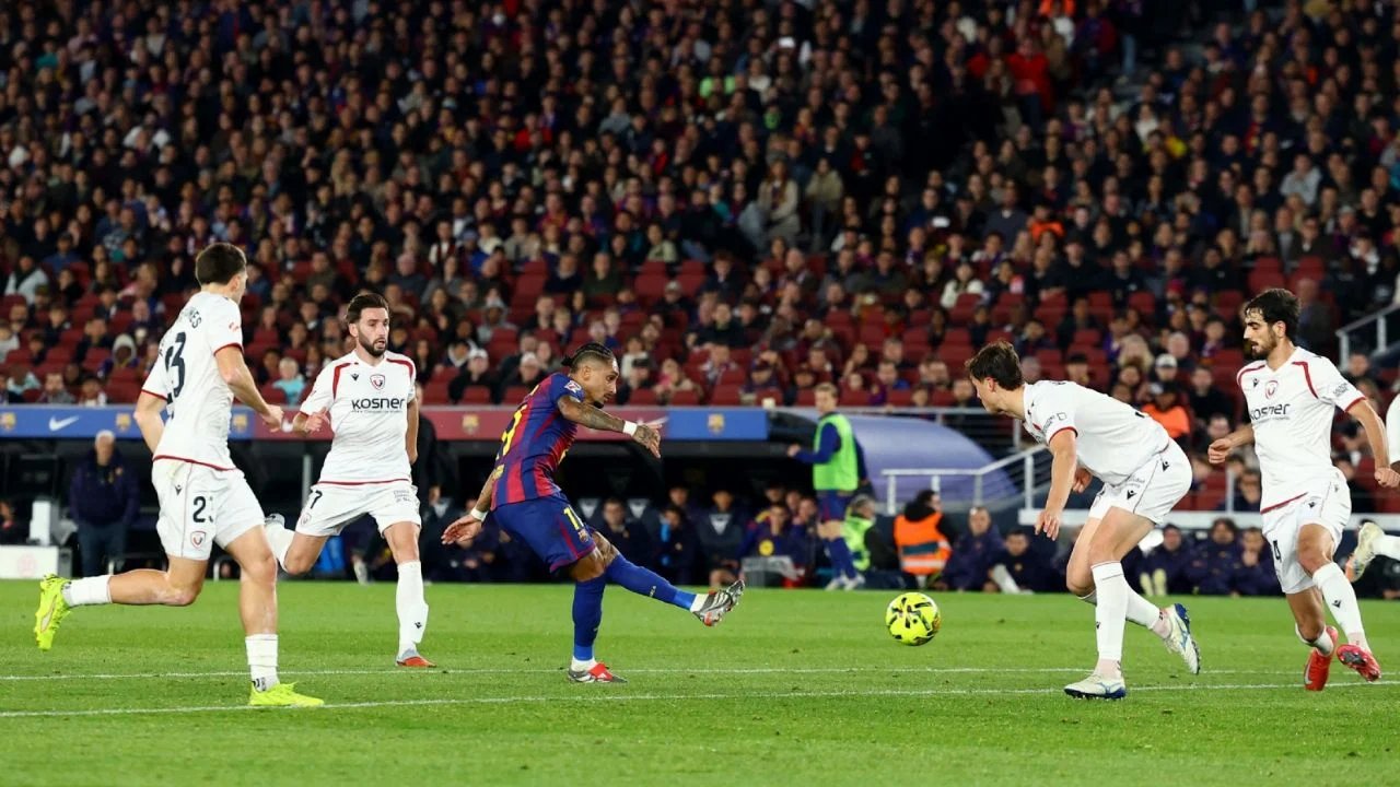 barcelona derrota a osasuna con doblete de raphinha y lidera