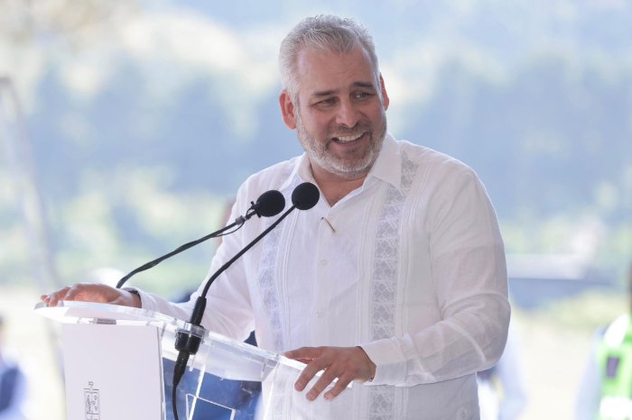 Bedolla advierte promoción de independientes; Morena irá con mujer en Michoacán