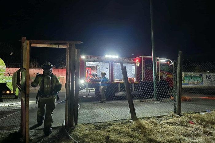 Bomberos de Morelia combaten dos incendios domiciliarios en distintas colonias