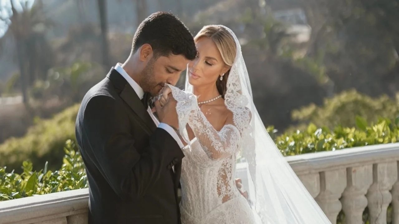 carlos vela y saioa canibano renuevan sus votos matrimoniales con