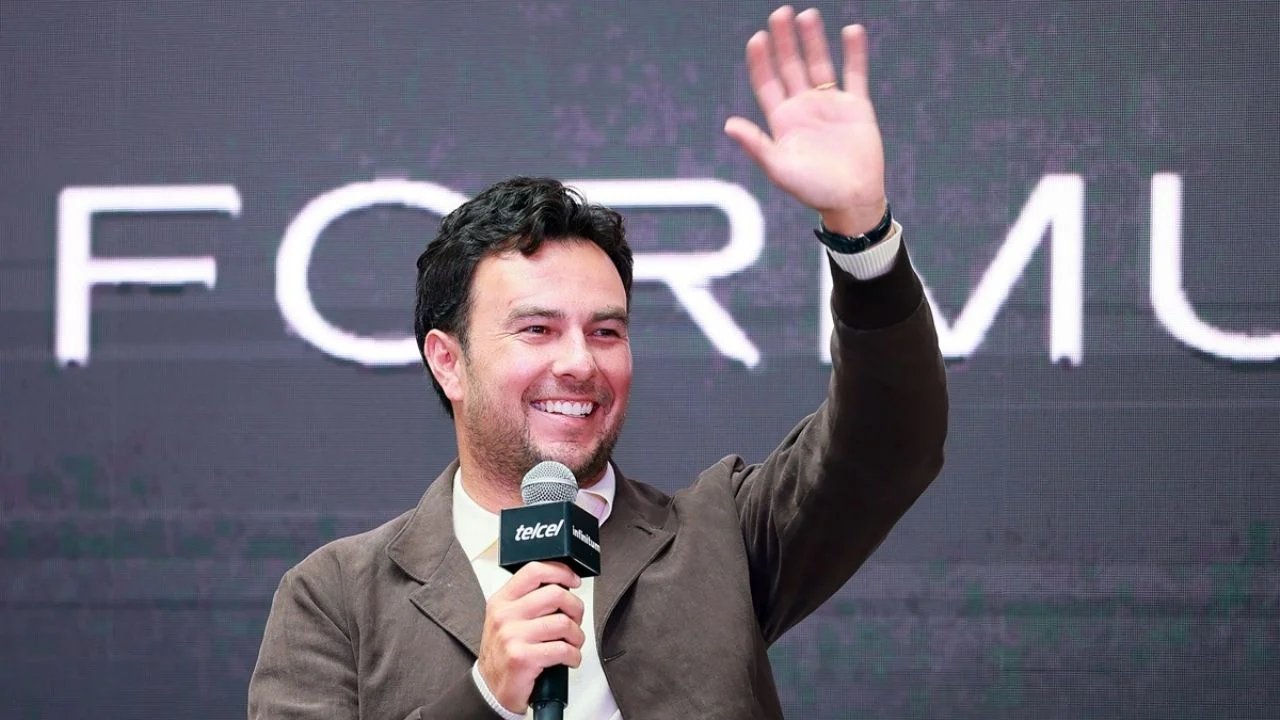 checo perez logro la victoria en 2025 tras la salida