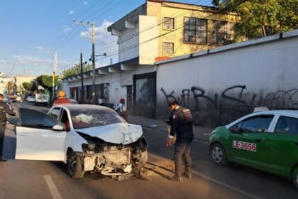 Choque en bulevar Mariano Escobedo en León, Guanajuato: solo daños materiales