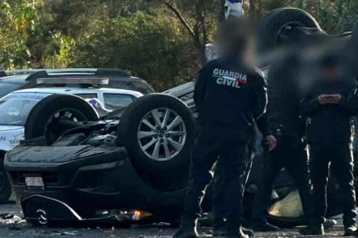 Colisión entre dos vehículos frente al Aeropuerto de Morelia