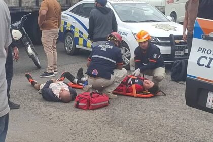 conductor se da a la fuga tras atropellar a dos