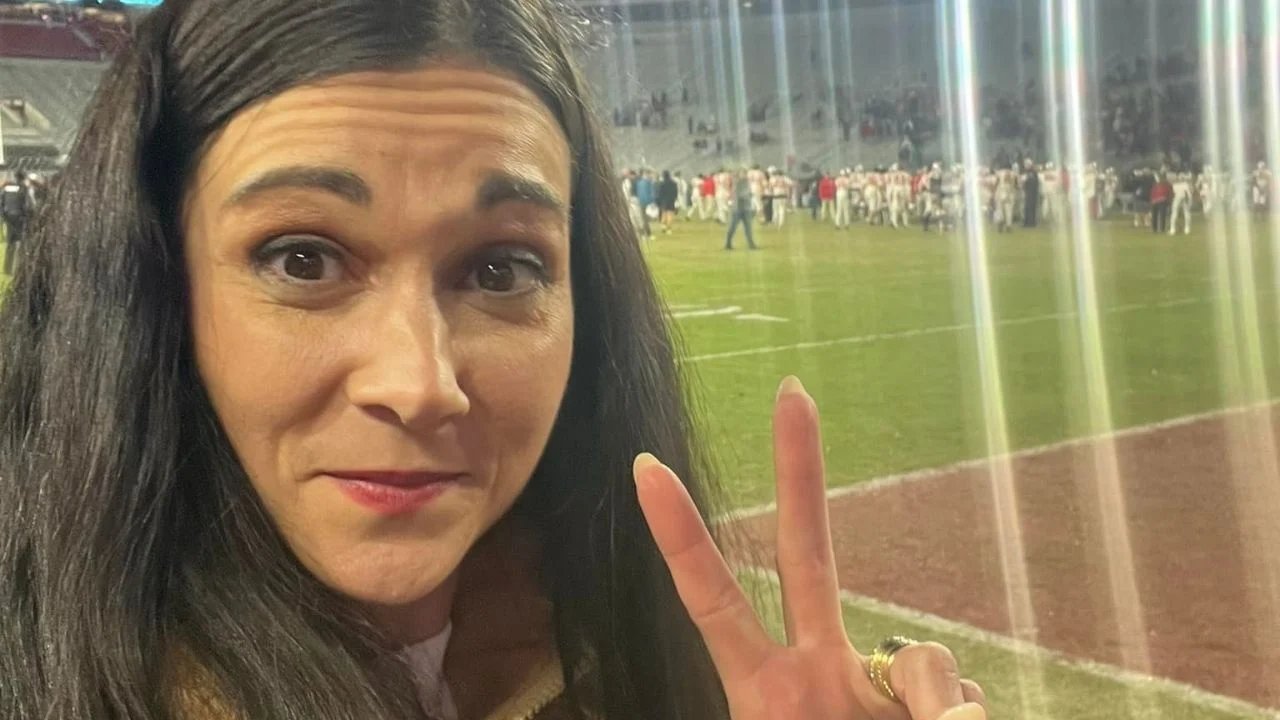 Conmoción por la muerte de renombrada reportera deportiva; su hijo sobrevive