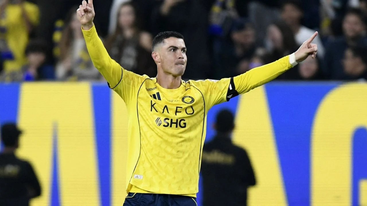 Cristiano Ronaldo anota doblete en Al Nassr; le faltan 44 goles