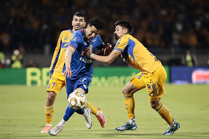 cruz azul empata con tigres en el partido de ida