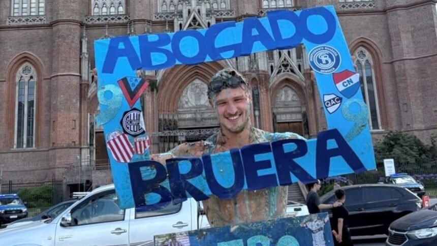 delantero argentino se convierte en abogado destacado como el unico