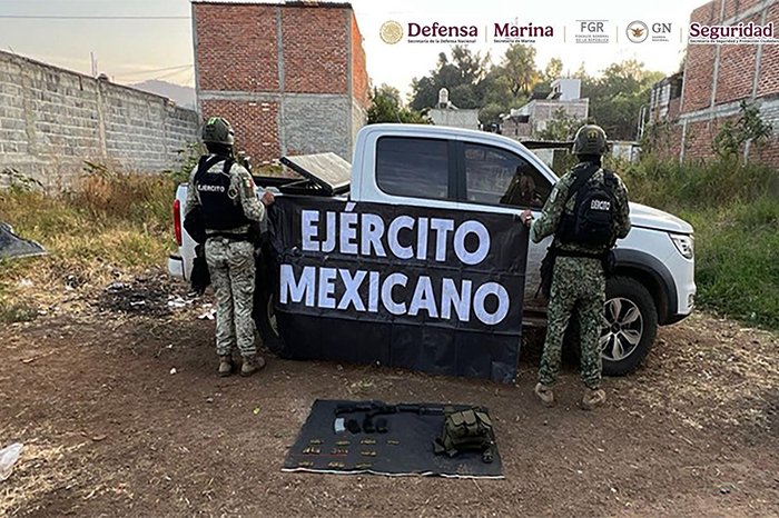 detienen a cinco personas y confiscan cerca de cien cartuchos