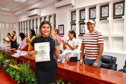 dif de lazaro cardenas realiza clausura de curso de corte