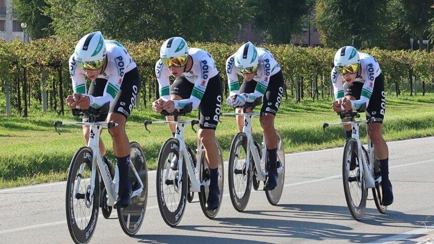disparan desde auto en marcha contra equipo ciclista en carretera