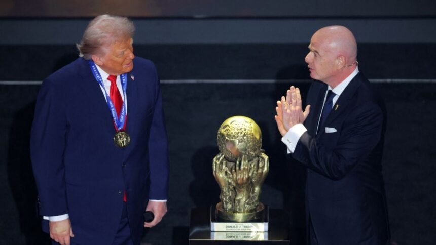 donald trump recibe el primer premio de la paz de