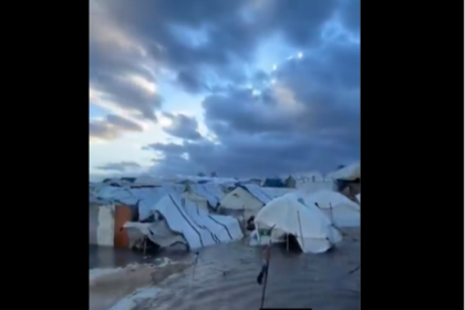 Dos muertos en Gaza por lluvias que inundan campamentos de desplazados