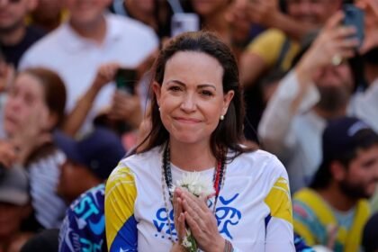 edmundo gonzalez participara en la ceremonia del nobel de la