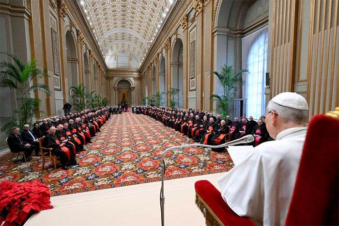 el papa afirma que abusos averguenzan a la iglesia y
