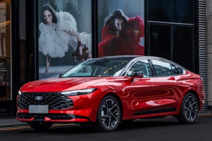 El sedán regresaría a México con motor turbo o híbrido y pantalla de 27 pulgadas