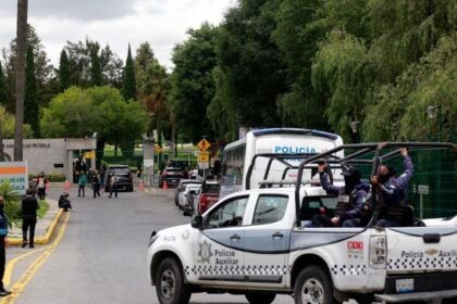 En Puebla incendian dos camionetas del ex presidente municipal Adán Silva Valeriano