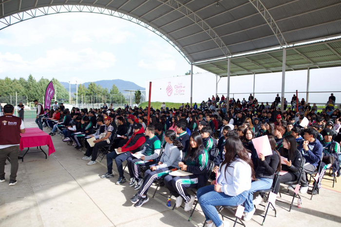 entrega de becas benito juarez impulsa a la juventud de