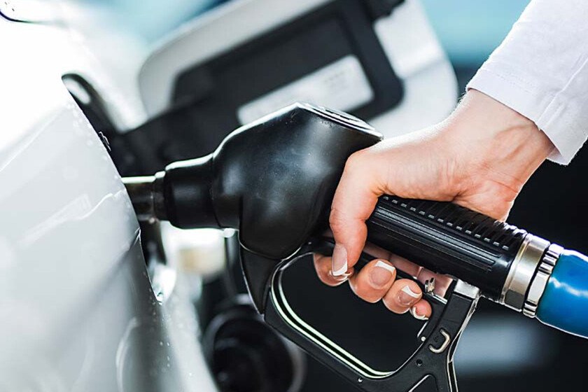 Estados Unidos busca reducir costos de automóviles a gasolina afectando a los consumidores