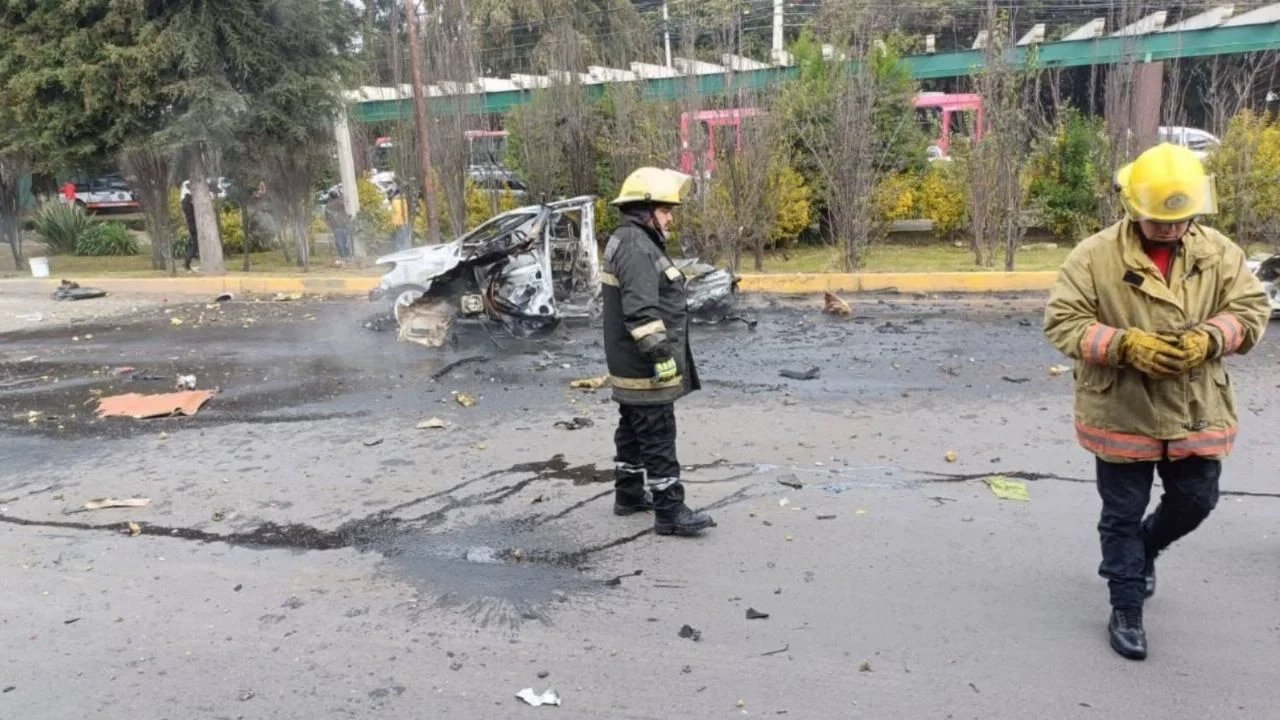 explosion de automovil que transportaba pirotecnia en la mexico toluca deja