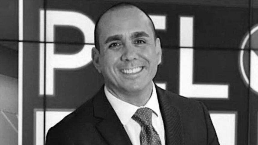 Fallece conductor de televisión a los 49 años tras diagnóstico de enfermedad rara