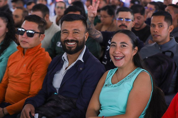 gabriela molina destaca el pago puntual del aguinaldo a docentes