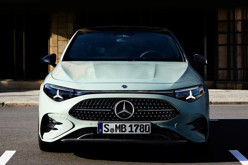 Geely incorpora motor en su sedán más compacto