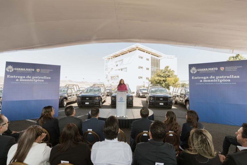 gobernadora entrega patrullas a municipios de guanajuato