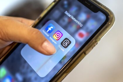 gobierno australiano restringe acceso a redes sociales para menores de
