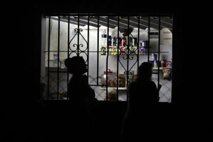 gobierno de mexico envia 80 mil barriles de combustible a